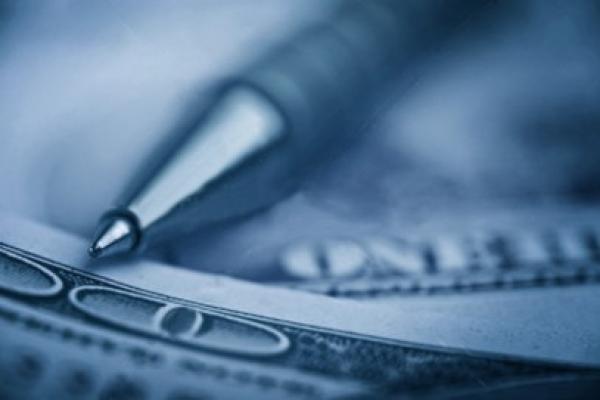 Lovitură pentru bănci: uite ce se poate întâmpla dacă instanţa constată clauze abuzive în contracte!